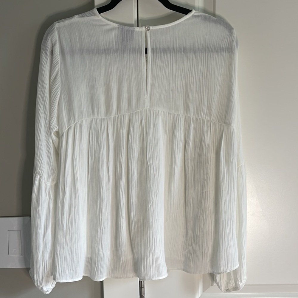 White blouse with crochet detail - Picture 5 of 8